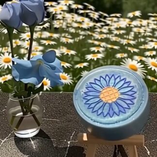 HAND PAINTED BLUE PETAL DAISY