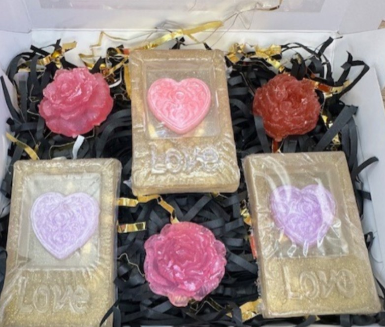 VALENTINES GIFT BOX (6) HEARTS AND ROSES